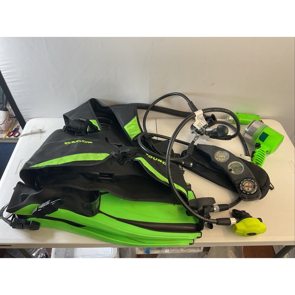 Dacor Scuba Gear Lot Regulator Mares Fins M BCD Vest L Flashlights Bag Green